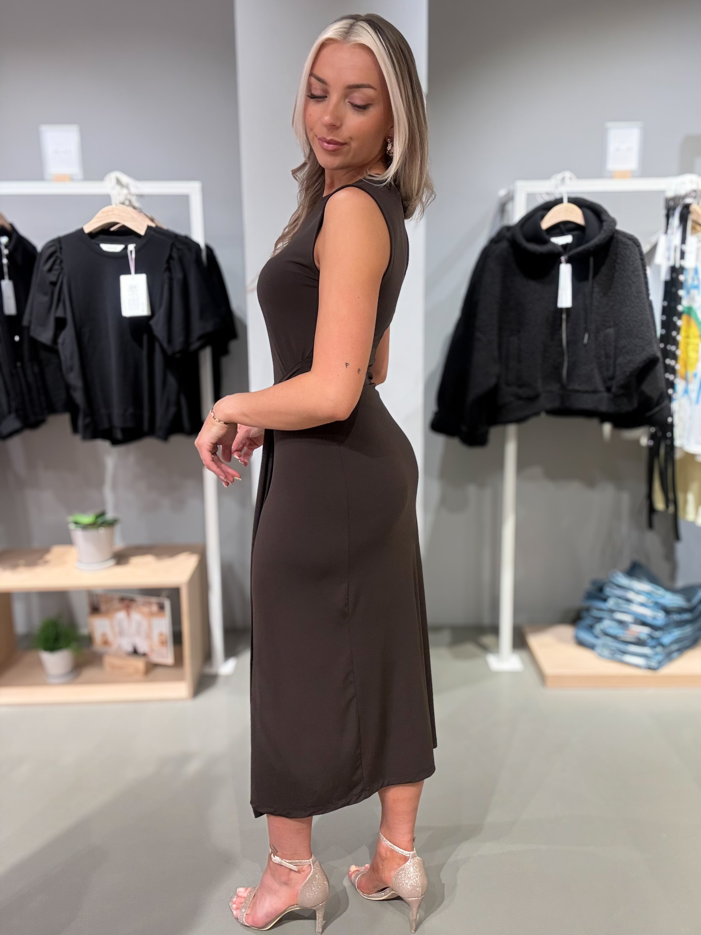 VIJUSTINE Midi Dress - Slate Black